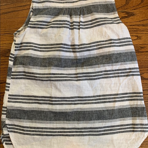 Lightweight button up linen tank - Picture 2 of 2